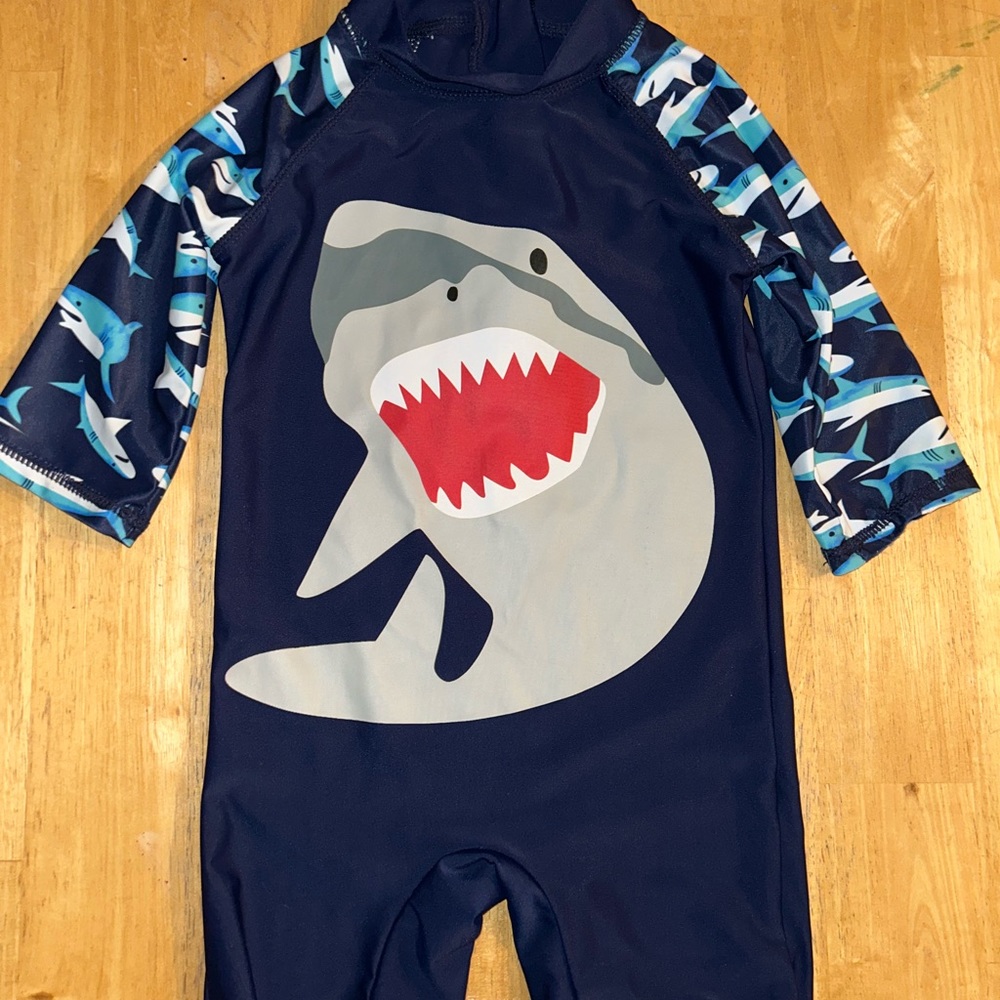 Shark rashgaurd swimsuit 4t boys girls unisex